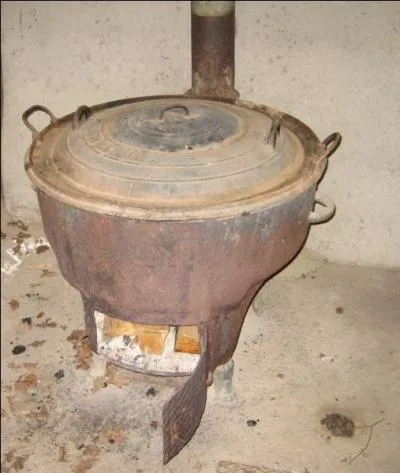 Autrefois, cet ustensile était très répandu dans les fermes. Il servait à :