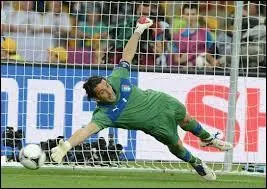 Indispensable au catenaccio depuis 20 ans ! Qui n'hésite pas à "se pencher" pour préserver les filets de la Squadra Azzurra ?