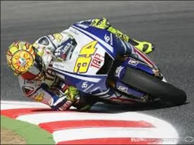 Neuf fois champion du monde en GP moto ! Quel pilote italien se penche à la perfection dans les virages ?