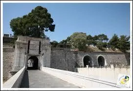 Où la commune italienne de Porte est-elle située ?