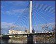 Quel est ce pont haubané de 210 m de long à Nantes, construit en 2011 ?