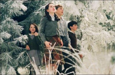 Comment s'appellent les quatre enfants qui découvrent Narnia ?