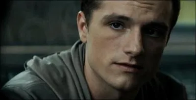 Que pense Katniss de Peeta au départ ?