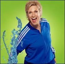 Elle est tout simplement entraîneuse de l'équipe des cheerleaders. Vous savez donc qu'il s'agit de :