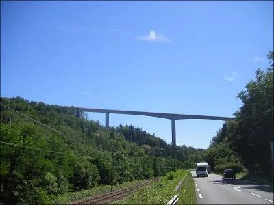 Quel est ce viaduc sur la Colagne, de 663 m de longueur à Le-Monastier-Pin-Moriès, construit en 2009 ?