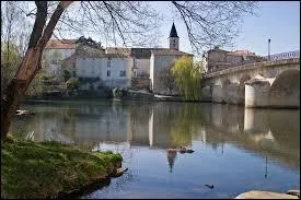 Ville de Charente, Mansle se situe en région ...
