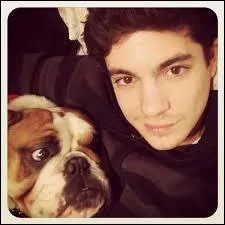 Comment s'appelle l'acteur qui joue Maxi ?