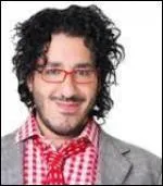 Comment s'appelle l'acteur qui joue le prof de musique du Studio 21 ?