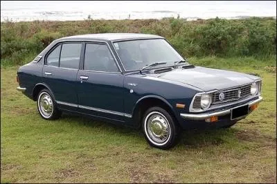 Quelle est cette vieille voiture ?