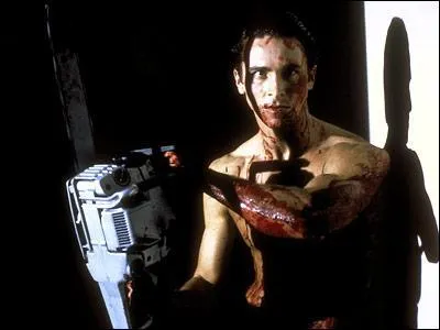 Dans "American Psycho", Patrick Bateman poursuit avec une tronçonneuse :