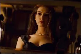 Selina Kyle a volé quels objets à Bruce ?