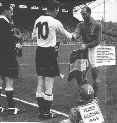 Quel est le club à avoir gagné le premier championnat "après-guerre" de 1945 à 1946 ?