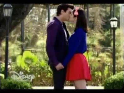 S'ils sortent ensemble, Violetta est-elle au courant ?