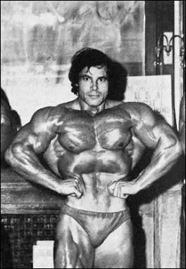 Celui-ci est de nationalité :