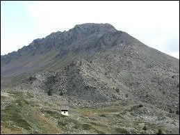 En raison de la nature de toute la partie gauche, se déversant en coulées, moi, massif du Chenaillet, je pourrais avoir pour prénom ----, je suis magma refroidi.
