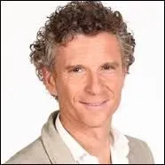 Comment s'appelle cet animateur de télévision ?