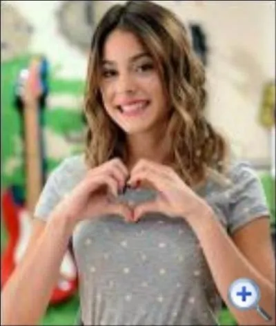 Dans la saison 3, qui embrasse Nata ?