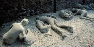 On date l'éruption du Vésuve aux alentours de l'an 79 avant J.C.