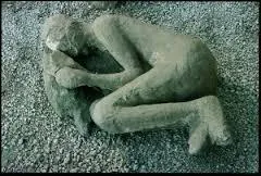 Pline le Jeune est mort dans l'éruption volcanique du Vésuve.