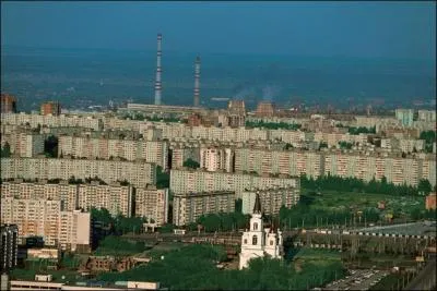 Cette ville aux grands ensembles "charmants" s'appelle Samara (1, 2 million d'habitants) et a donné son nom a une célèbre voiture des années 1980. Où se situe t-elle ?