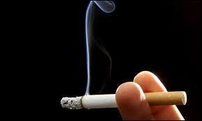 La cigarette a la forme d'un cylindre.