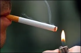 Le cigarillo est plus grand que la cigarette.