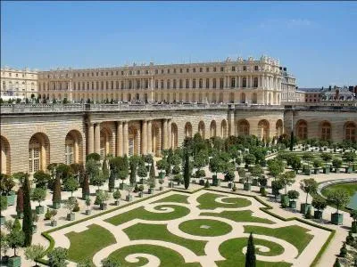 Qui a conçu le château de Versailles (France) ?