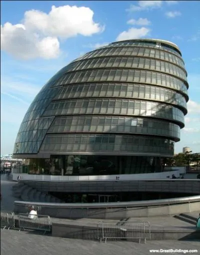 Qui a conçu l'hôtel de ville à Londres (Royaume-Uni) ?