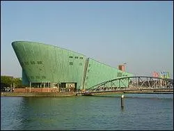 Qui a conçu le musée Nemo à Amsterdam (Pays-Bas) ?