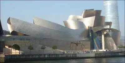 Qui a conçu le musée Guggenheim à Bilbao (Espagne) ?