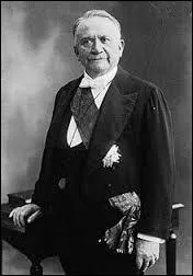 Comment s'appelait le président Doumergue ?