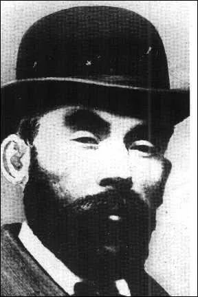 R&eacute;gis Laspal&egrave;s a interpr&eacute;t&eacute; ce tueur en s&eacute;rie, grand amateur de la femme au foyer !