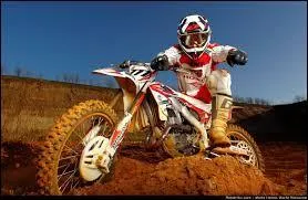 Où le motard a-t-il eu son accident de voiture ?