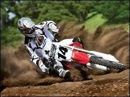 Où le motard semait-il la terreur ?