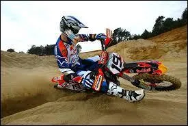 Qu'avait-il sous les ongles ?