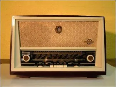 Ancienne marque française (1865) de postes de TSF, radio, tourne-disques, associée à Thomson depuis 1931 :