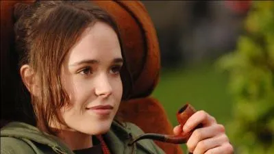 A quoi est confrontée Juno MacGuff, interprétée par Ellen Page, dans le film "Juno" sorti en 2007 ?
