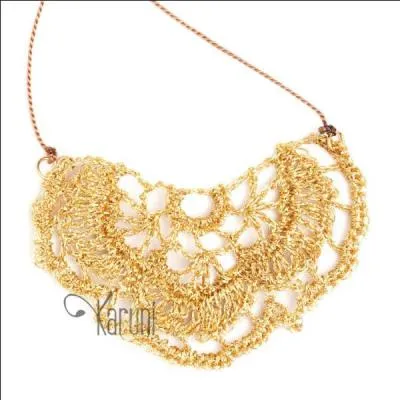 Plante recouverte de poils urticants, aux feuilles pointues, dentées et velues :