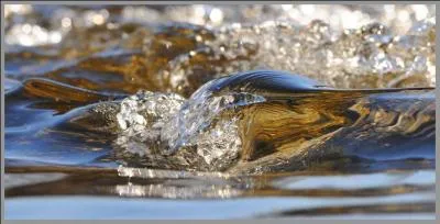 Voici l'adaptation française de la chanson brésilienne "Aguas de Março" par l'artiste italo-grec connu pour sa ballade romantique "Le Métèque" ! Lien pour clip !