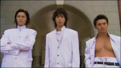 Dans "Hanazakari no Kimitachi e", qui est le chef de dortoir d'Ashiya Mizuki ?