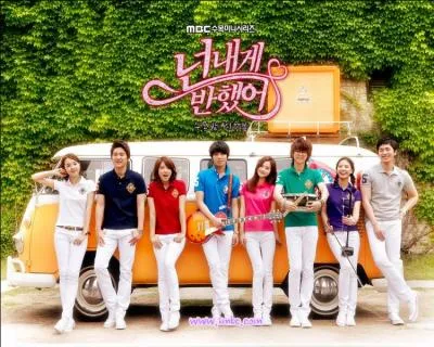 Hors "Heartstrings", l'acteur qui fait Lee Shin s'appelle Jeong Yong Hwa et joue dans un groupe bien à lui. Une personne dans le drama joue dans son groupe qui est-ce ?