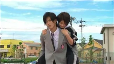 Dans "Hanazakari no Kimitachi e", qu'est-ce qui a blessé Ashiya Mizuki ?