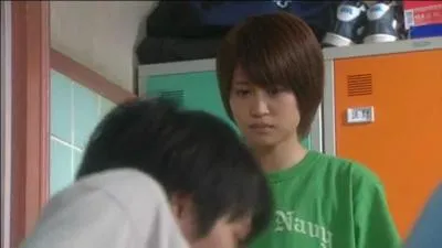 Dans "Hanazakari no Kimitachi e", pourquoi Ashiya Mizuki est-elle entrée dans l'école comme un homme ?