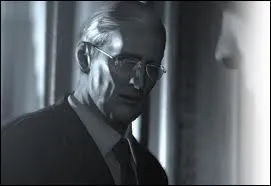 Comment s'appelle le président des Etats-Unis qui décède lors des évènements de Resident Evil 6 ?