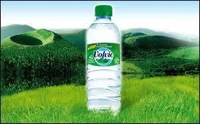 Dans quelle région française est récoltée l'eau de la marque "Volvic" ?