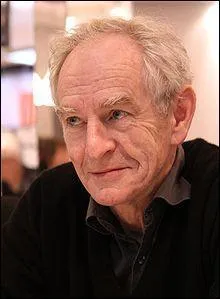 Il caricature dans "Le Canard enchainé", il fait des bandes dessinées. Comment se nomme-t-il ?