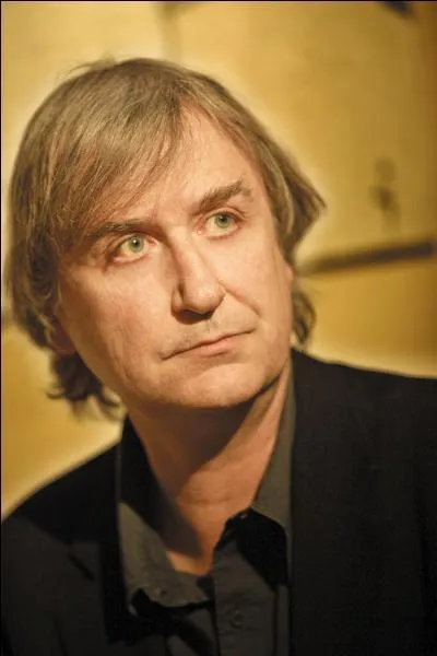 Il est né le 23 mars 1951 à Paris et travaille pour "Le Monde". Il a fait un livre qui s'appelle "Sarko, sors de ce corps ! ". Qui est ce dessinateur ?