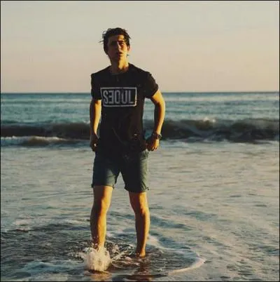 Avec qui vit-il à Los Angeles ?