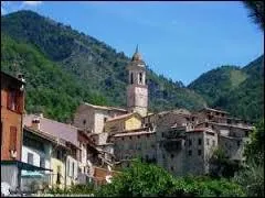 Je vous emmène à la découverte de Lucéram. Ville pacaïenne, elle se trouve dans le département ...