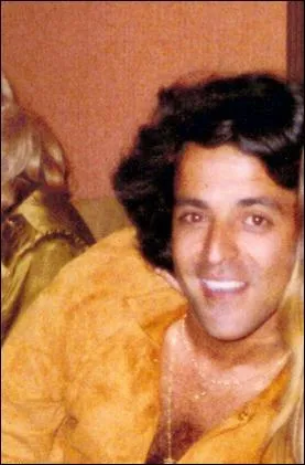 Ahmed, le frère d'un chanteur d'un groupe très célèbre sera tué à Lillehammer en 1973 par erreur par le service de la Q6 . Qui est ce chanteur ?